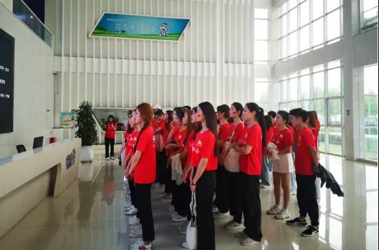 做白色的牛奶，創(chuàng)紅色的企業(yè)，花花牛乳業(yè)集團(tuán)青春歌會(huì)慶祝建黨100周年