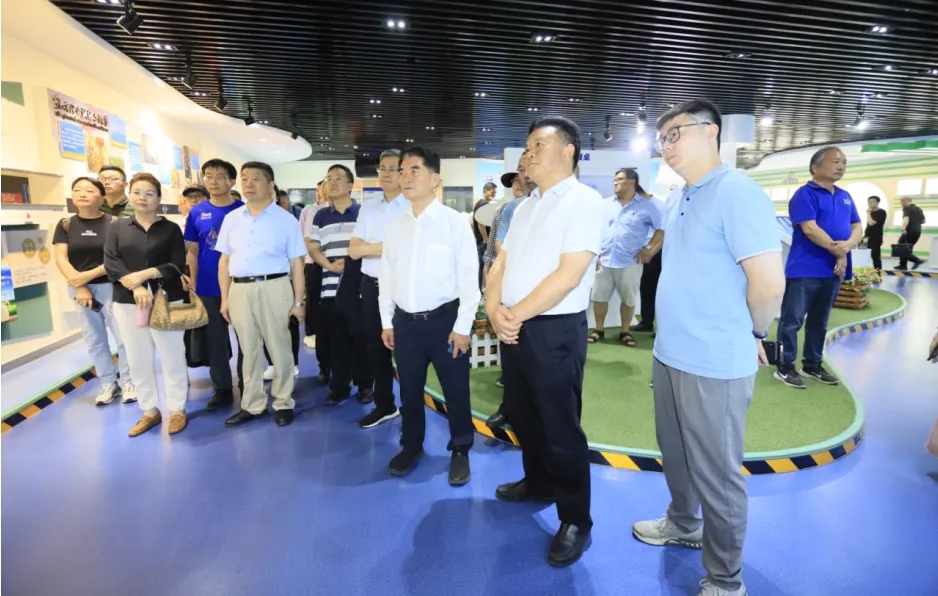 花花牛丨中國人民大學(xué)河南校友會蒞臨花花牛參觀座談 花花牛丨中國人民大學(xué)河南校友會蒞臨花花牛參觀座談