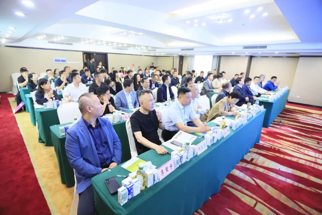 河南省2024國(guó)家“學(xué)生飲用奶計(jì)劃”推廣工作推進(jìn)會(huì)在鄭州成功舉辦！
