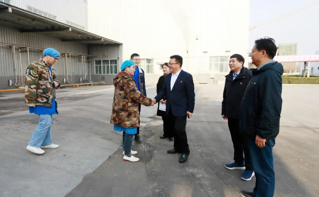 新春慰問送關(guān)懷——集團(tuán)黨委書記、董事長(zhǎng)慰問春節(jié)期間堅(jiān)守崗位的一線職工