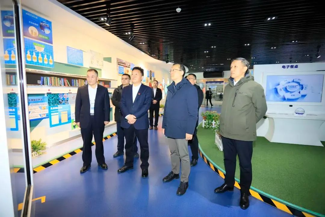 省政府國(guó)資委黨委書(shū)記、主任李濤一行到花花牛乳業(yè)集團(tuán)調(diào)研