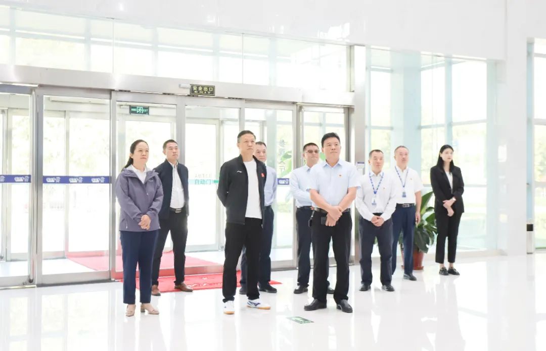 快樂過“雙節(jié)”，安全不放假｜河南農(nóng)投集團黨委書記、董事長李曉寰一行蒞臨花花牛乳業(yè)集團開展“雙節(jié)”安全生產(chǎn)大檢查活動并慰問一線職工、