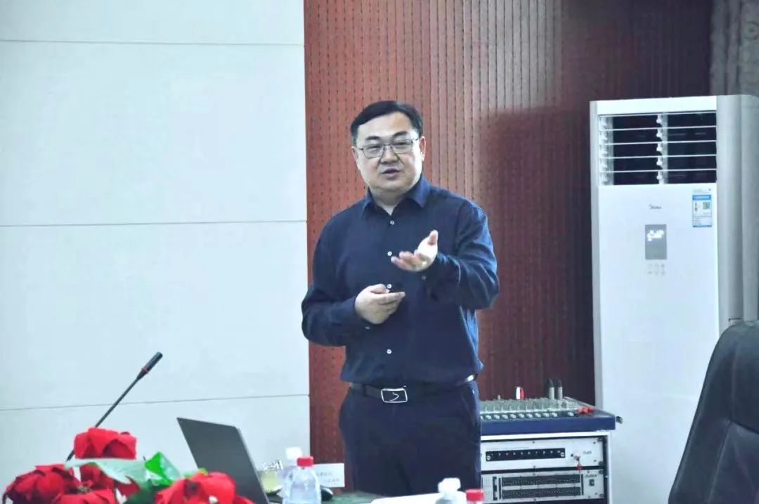 花花牛丨國家奶牛產(chǎn)業(yè)技術(shù)體系首席科學(xué)家、中國農(nóng)業(yè)大學(xué)教授李勝利一行蒞臨花花牛魯山瑞亞參觀調(diào)研