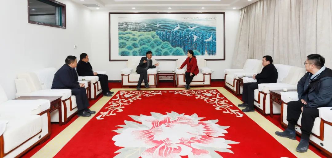 發(fā)揮產(chǎn)業(yè)優(yōu)勢 助力鄉(xiāng)村振興 | 民權(quán)縣委副書記、縣長王靜嫻會見關(guān)曉彥董事長一行