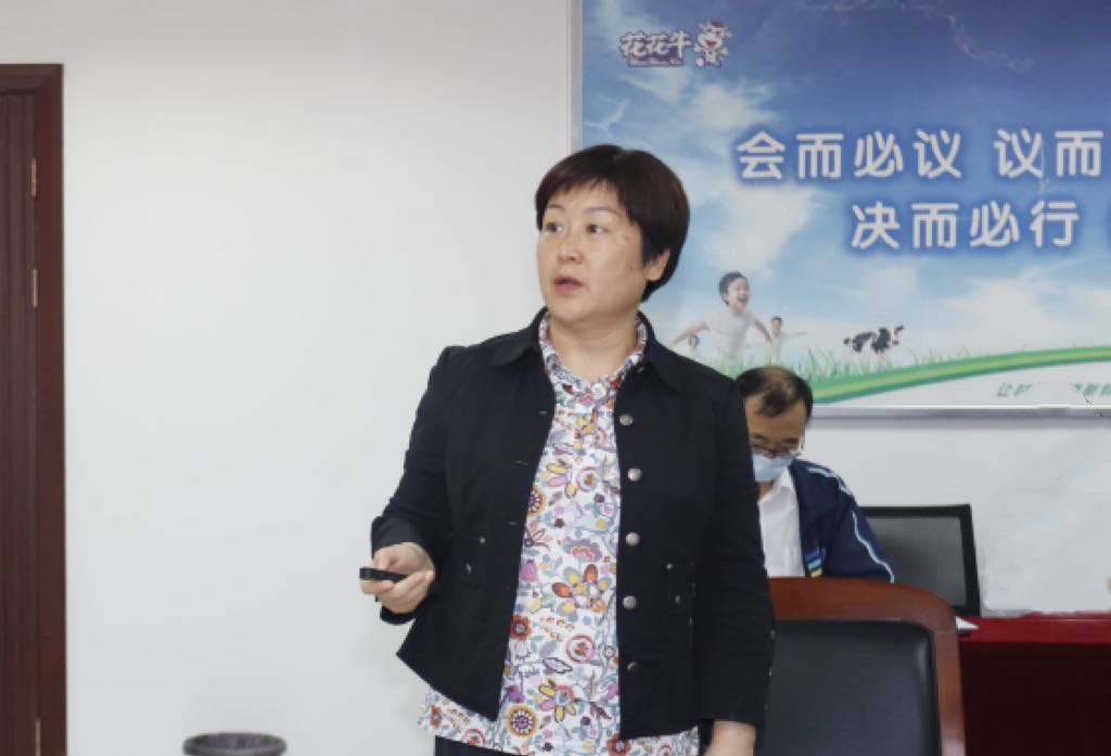 繼往開來 · 再創(chuàng)輝煌 | 花花牛乳業(yè)集團召開9月營銷、養(yǎng)殖及飼料月度經(jīng)營工作會議