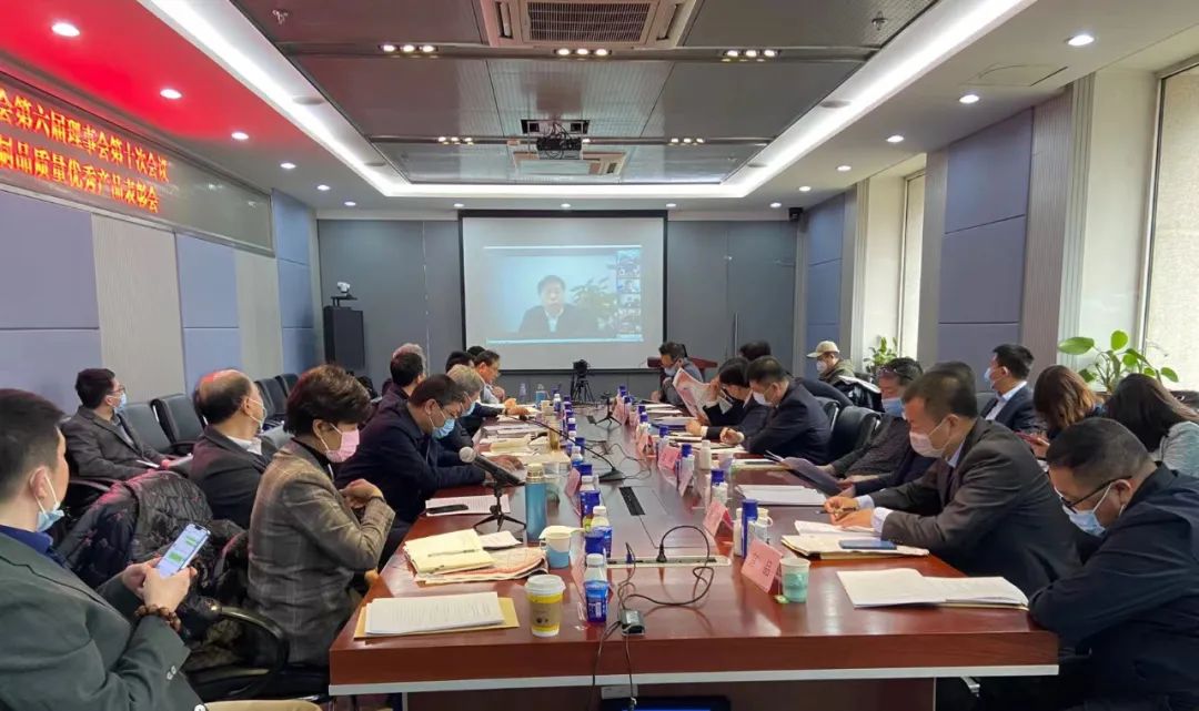 榮膺乳業(yè)三大金獎(jiǎng)，花花牛以產(chǎn)業(yè)融合發(fā)展推進(jìn)奶業(yè)高質(zhì)量發(fā)展