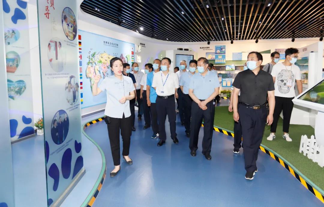 鄭州市安全生產(chǎn)雙重預(yù)防體系建設(shè)現(xiàn)場(chǎng)觀摩會(huì)在花花牛乳業(yè)集團(tuán)鄭州分公司召開(kāi) 鄭州市安全生產(chǎn)雙重預(yù)防體系建設(shè)現(xiàn)場(chǎng)觀摩會(huì)在花花牛乳業(yè)集團(tuán)鄭州分公司召開(kāi)