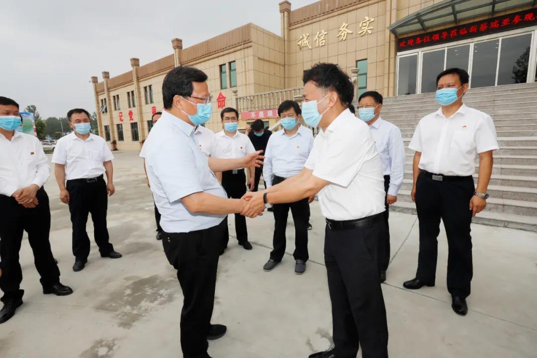 快訊 | 河南省委常委、省紀(jì)委書記、省監(jiān)委主任任正曉蒞臨花花牛乳業(yè)集團(tuán)新蔡瑞亞牧場調(diào)研
