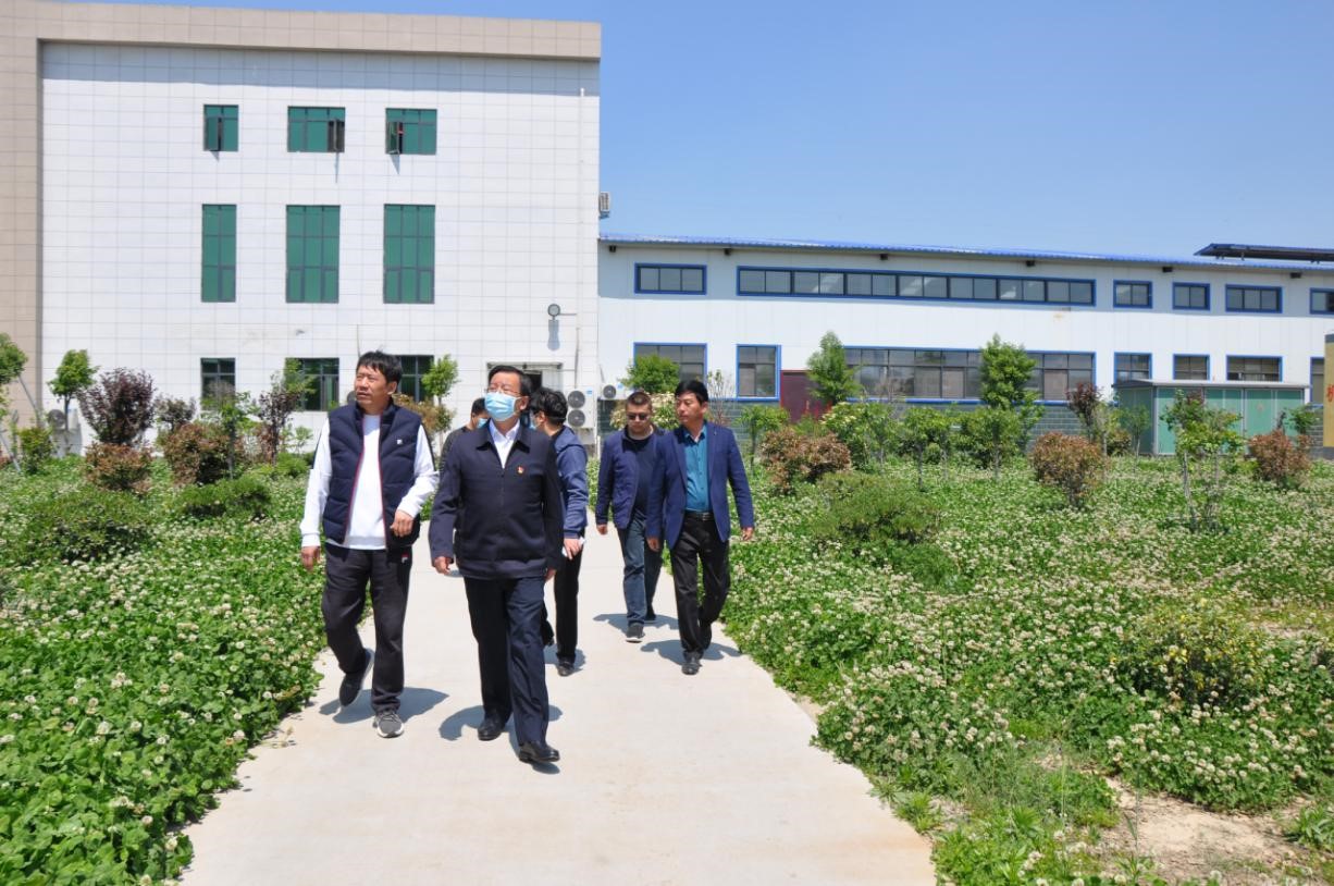 商丘市委常委、宣傳部部長王全周一行蒞臨睢縣瑞亞牧業(yè)有限公司調研