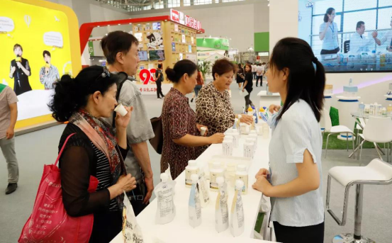 致敬祖國70華誕 |花花牛亮相第十屆中國奶業(yè)大會(huì) 致敬祖國70華誕 |花花牛亮相第十屆中國奶業(yè)大會(huì)