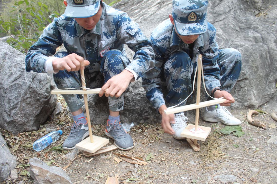 組織開展戶外拓展訓(xùn)練活動(dòng)