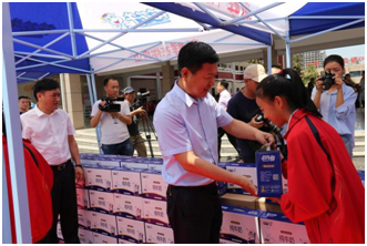 “健康中原，牛奶伴您行——花花牛乳業(yè)集團(tuán)2018中國(guó)小康牛奶行動(dòng)” 公益助學(xué)啟動(dòng)儀式隆重舉行