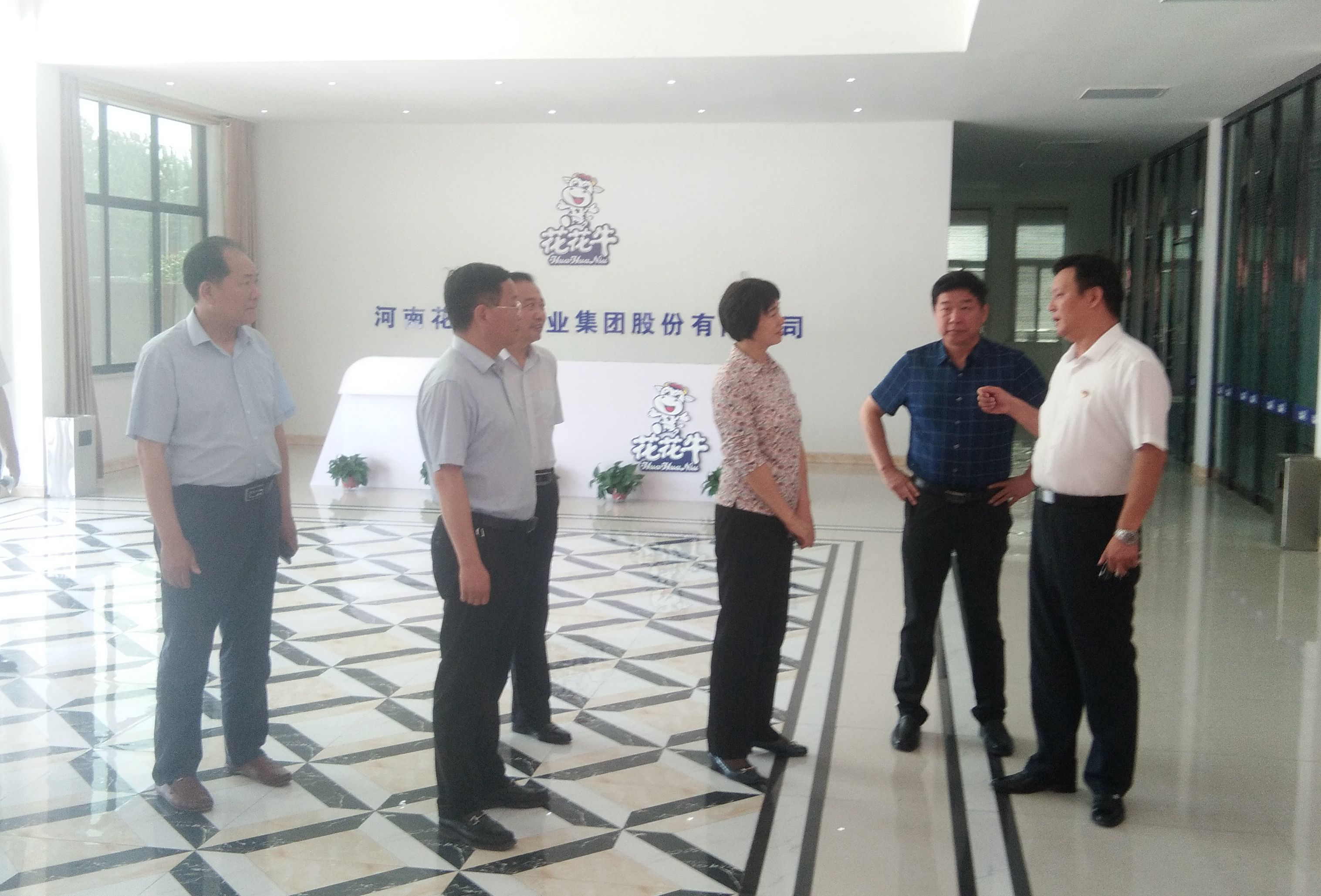 駐馬店市委常委、統(tǒng)戰(zhàn)部長姚新文 蒞臨花花牛乳業(yè)集團總部調(diào)研