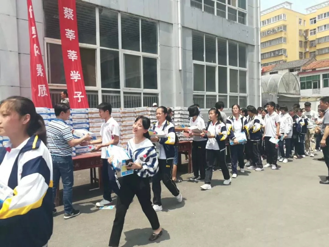 花花牛|捐助教育100萬元！做公益，我們是認(rèn)真的！