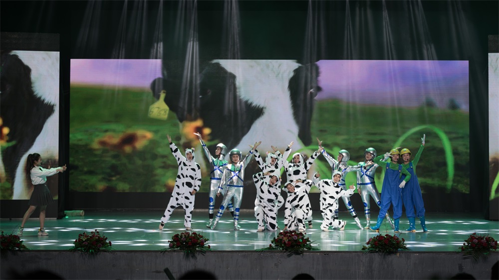 “不忘初心、聚力前行” 花花牛集團2018迎新春聯(lián)歡會隆重舉行