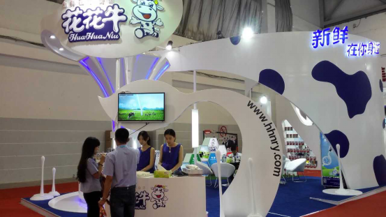 花花牛牛氣沖天！農(nóng)業(yè)部長品嘗“領(lǐng)暢”點(diǎn)贊，又獲國際奶業(yè)平臺(tái)青睞