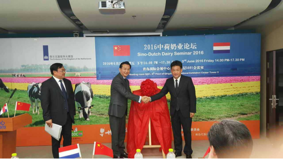 花花牛牛氣沖天！農(nóng)業(yè)部長品嘗“領(lǐng)暢”點(diǎn)贊，又獲國際奶業(yè)平臺(tái)青睞