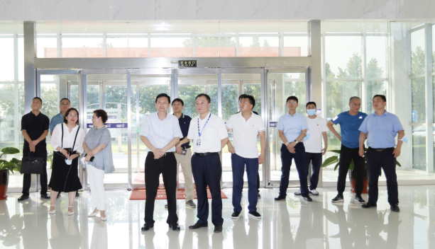 快訊|鄭州市二七區(qū)委副書記、區(qū)長虎榮鑫蒞臨河南花花牛乳業(yè)集團調(diào)研