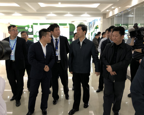 河南省委副書記、省長陳潤兒一行蒞臨 花花牛集團魯山瑞亞牧業(yè)有限公司視察調研