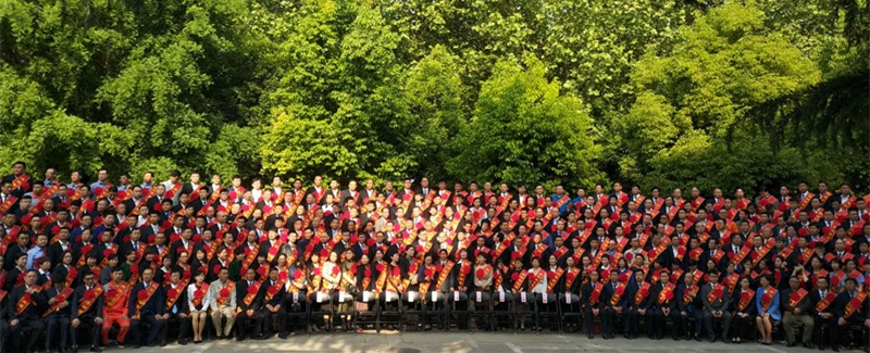 河南花花牛乳業(yè)集團股份有限公司阮曉琦、王曉龍榮獲“鄭州市勞動模范”榮譽稱號