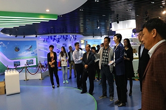 鄭州市二七區(qū)區(qū)委、統(tǒng)戰(zhàn)部部長王玉紅蒞臨花花牛生物科技有限公司參觀指導(dǎo)