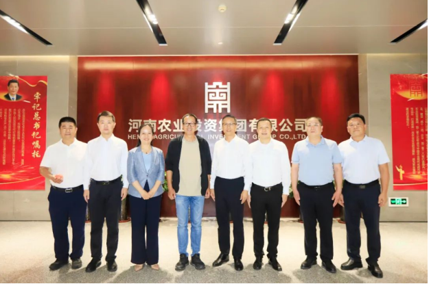 東方甄選俞敏洪先生到訪河南農(nóng)投集團(tuán)，品嘗花花牛產(chǎn)品并給予高度評價