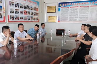 河南花花牛乳業(yè)集團(tuán)赴定點(diǎn)幫扶村開展慰問(wèn)活動(dòng)